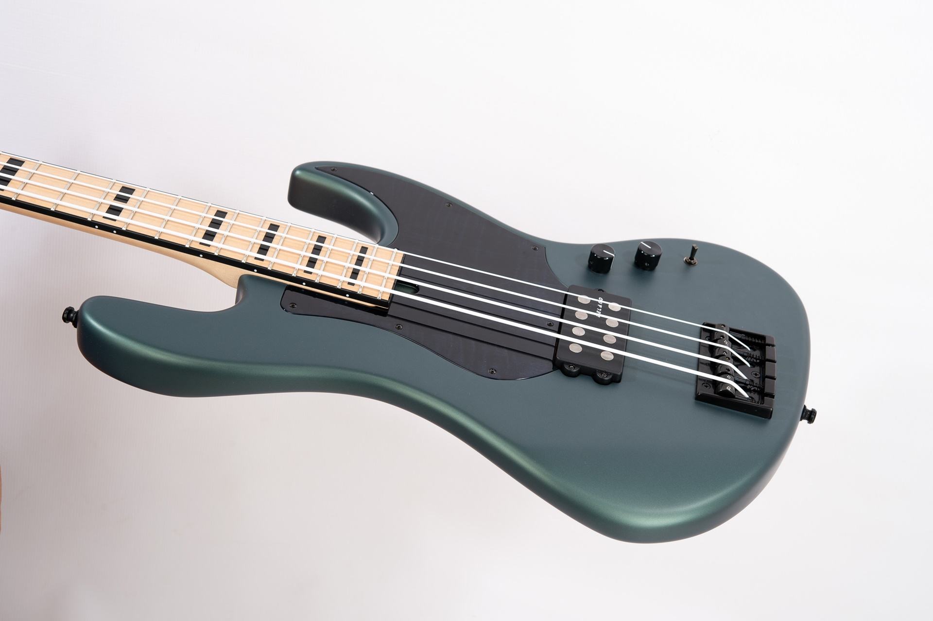 Bass guitar Aura Wild Cat Bass detail 1